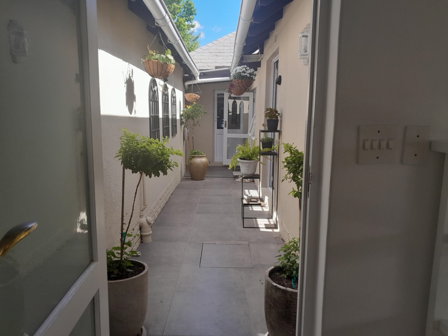 To Let 1 Bedroom Property for Rent in Pinelands Western Cape